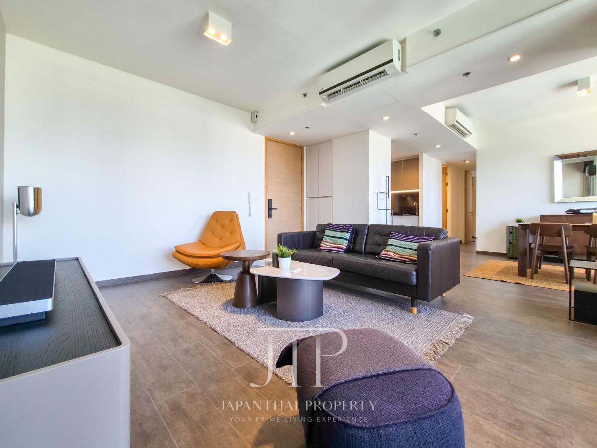 *The Lofts Ekkamai* Rent 69,500THB Renovated modern 90sq.m  2-Bedroom unit for rent in Ekkamai area