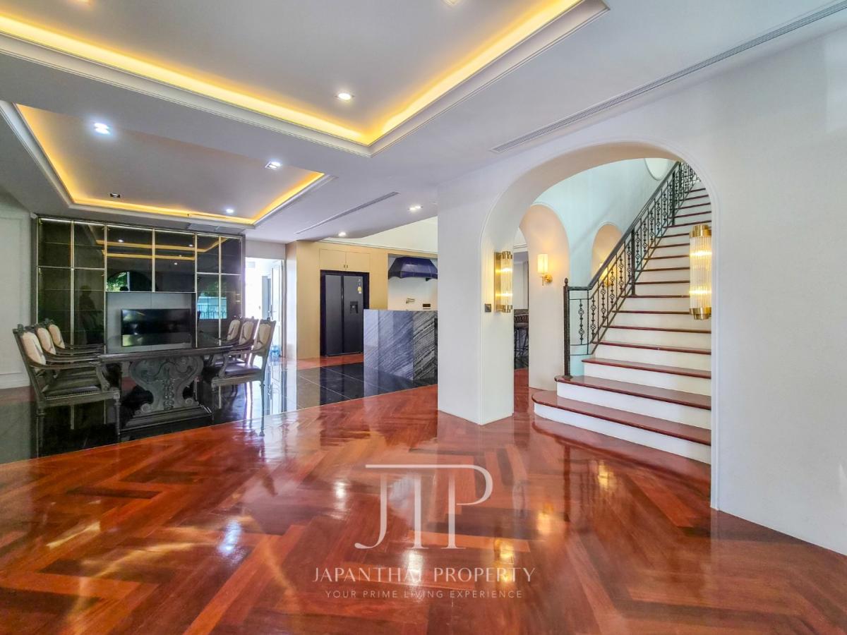 *Fantasia Villa 3* Gated house project Sale: 85MTHB, Rent: 250,000THB 2 houses combined1800sq.m 4 bed in Sukhumvit 109 Bearing area   