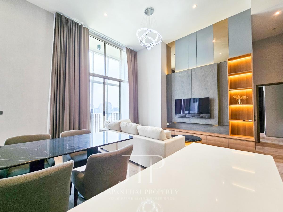 *Rhythm Ekkamai Estate*  Rent: 100,000THB Rare Mini-Penthouse 99q.m 2bed+working space on high floor in Ekkamai area