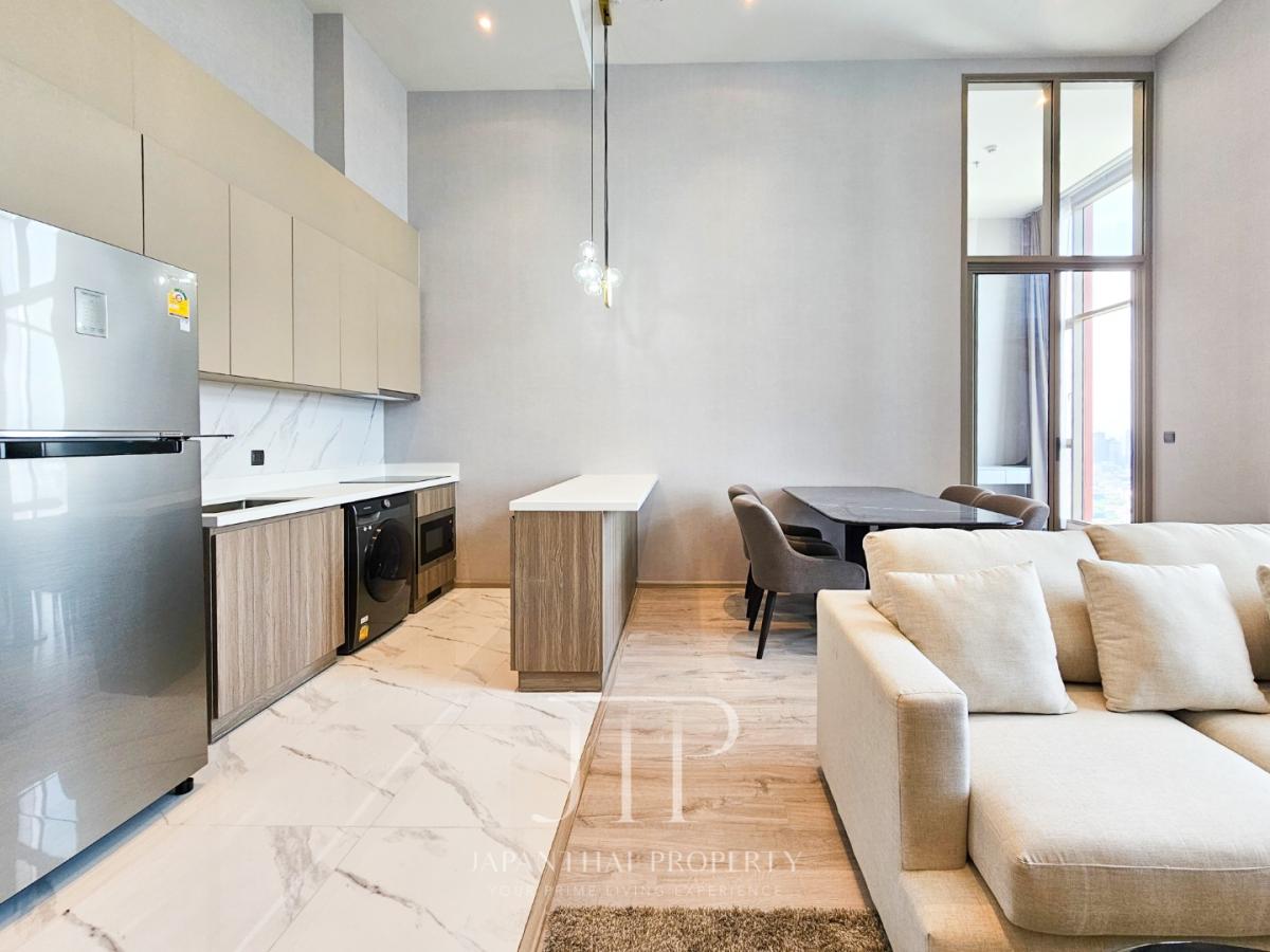 *Rhythm Ekkamai Estate*  Rent: 100,000THB Rare Mini-Penthouse 99q.m 2bed+working space on high floor in Ekkamai area