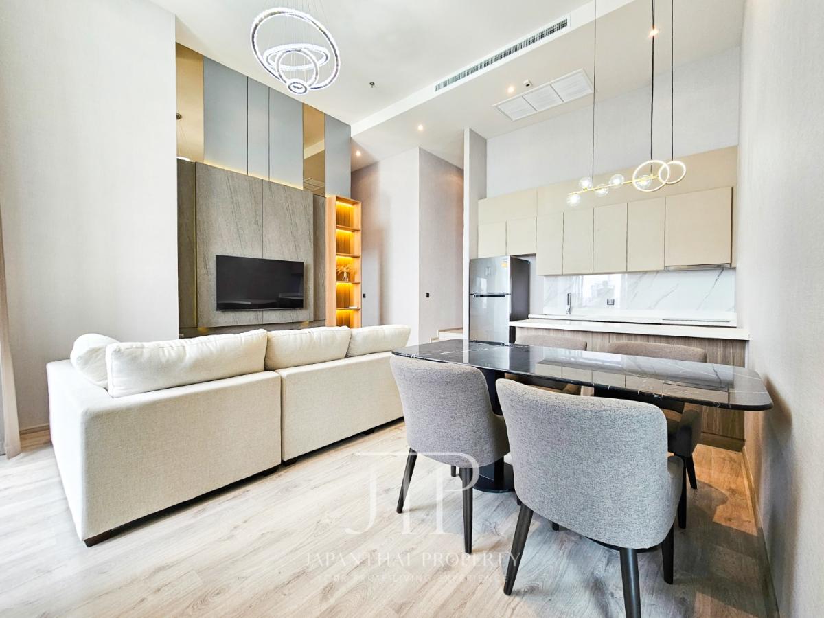 *Rhythm Ekkamai Estate*  Rent: 100,000THB Rare Mini-Penthouse 99q.m 2bed+working space on high floor in Ekkamai area