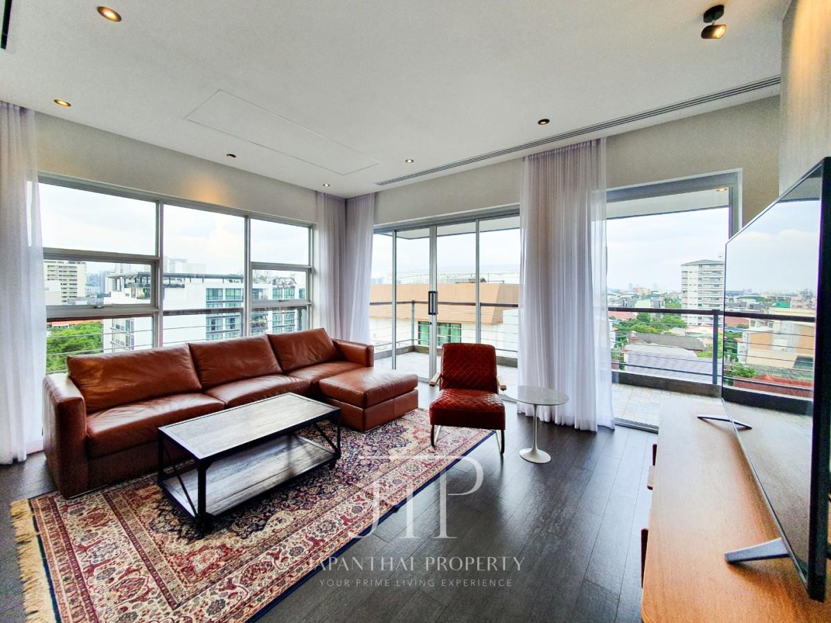 *Penthouse Condominium* Rent : 180,000THB Penthouse unit with movie theater 255sqm 4bed in Ekkamai area*