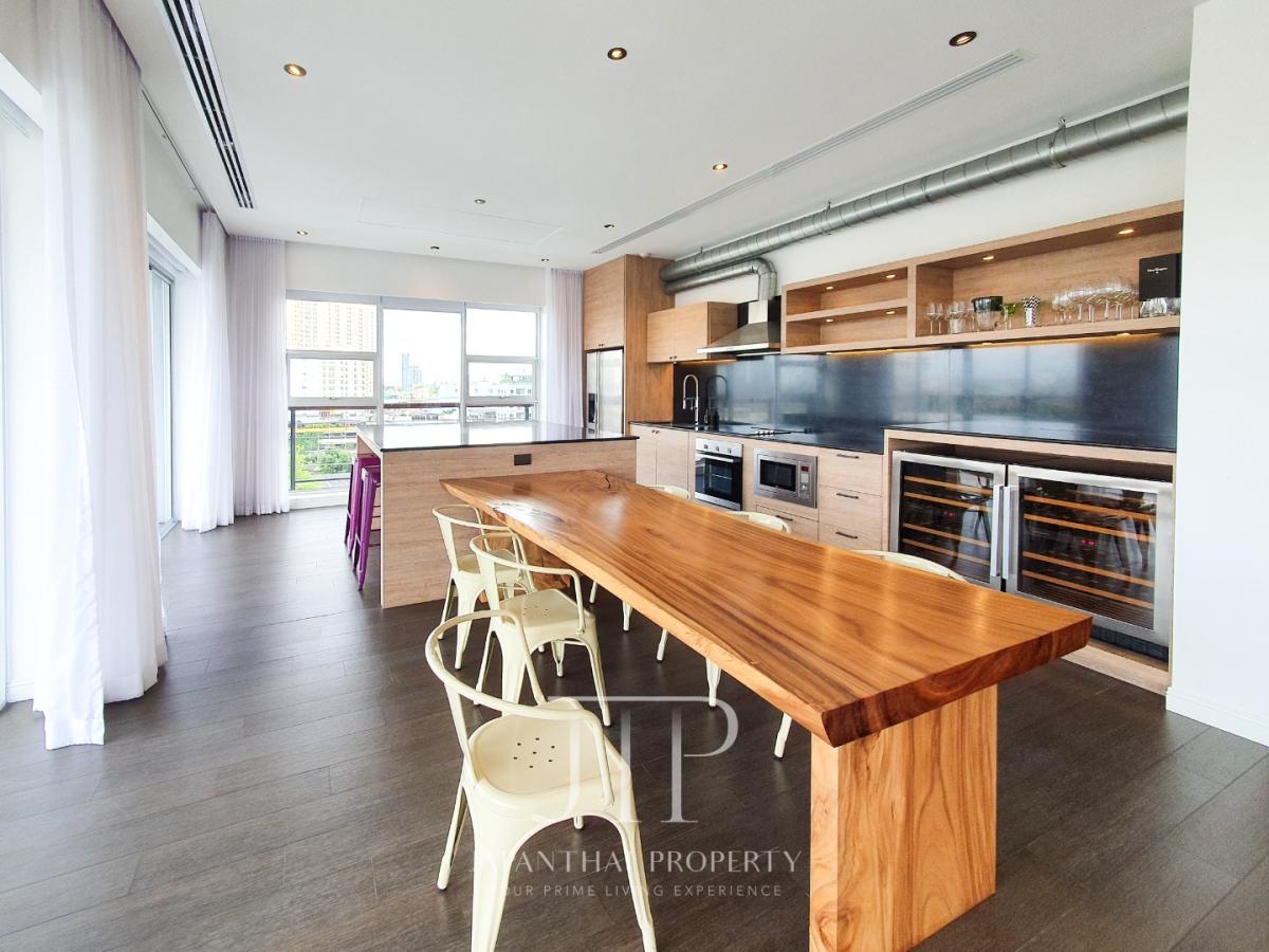 *Penthouse Condominium* Rent : 180,000THB Penthouse unit with movie theater 255sqm 4bed in Ekkamai area*