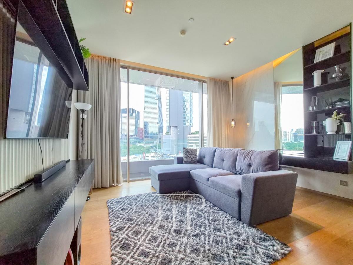 *Saladaeng One*  Rent: 55,000THB Lumpini Park view 55sq.m 1bed unit for rent in Saladaeng area. 