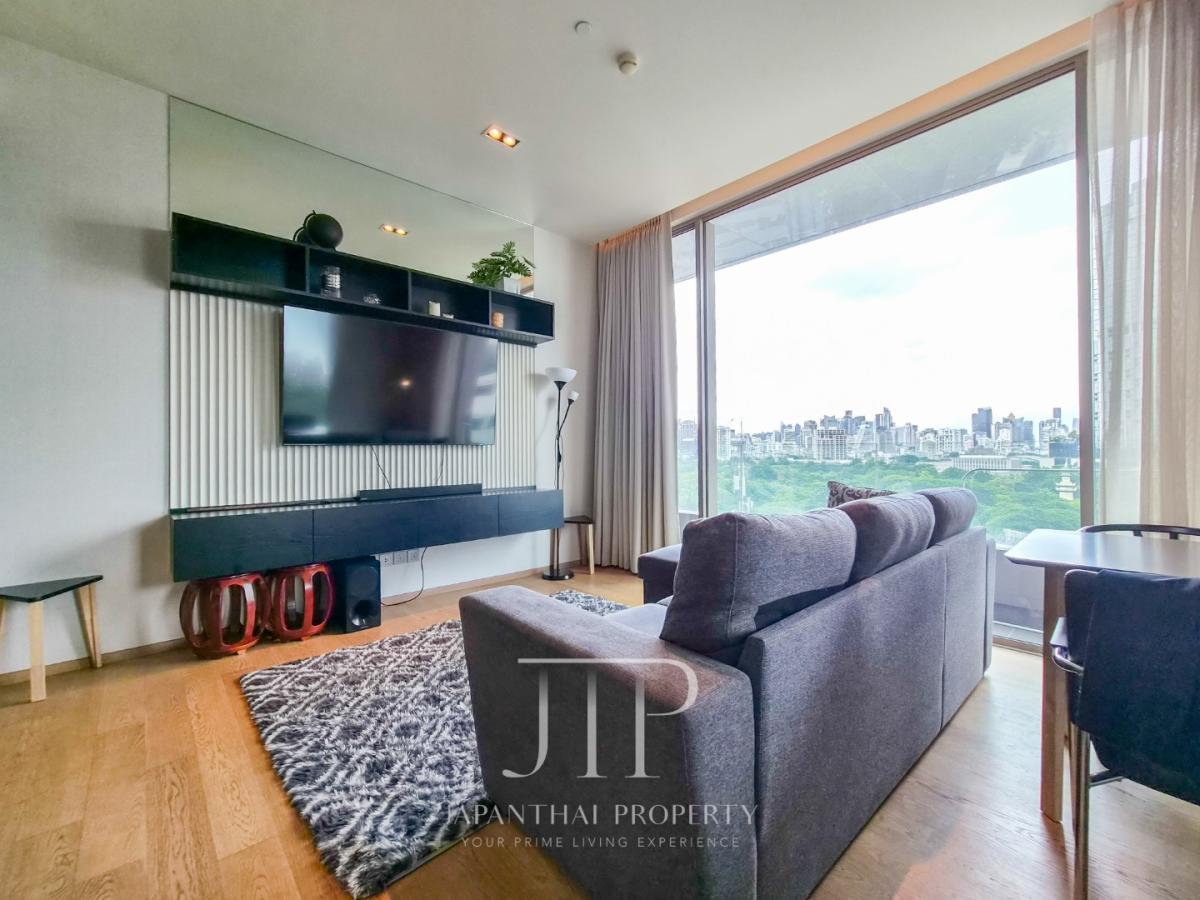 *Saladaeng One*  Rent: 55,000THB Lumpini Park view 55sq.m 1bed unit for rent in Saladaeng area. 