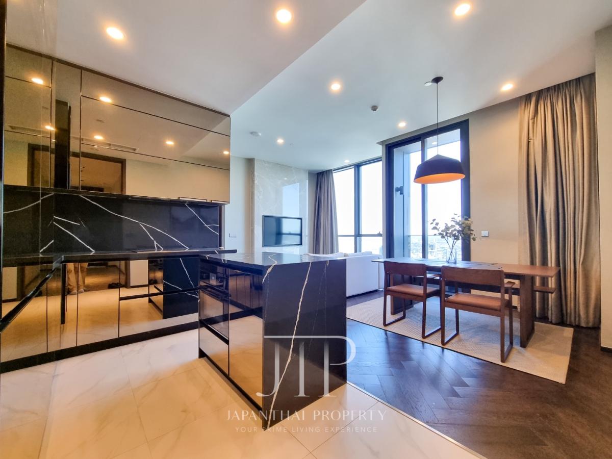 *ESSE Sukhumvit 36*  Rent: 85,000THB Rare 77sqm larger living room layout 2bed high floor next to BTS Thonglor. 