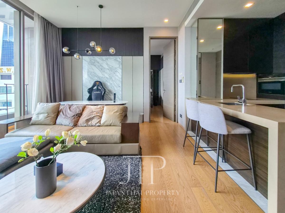 *Saladaeng One*  Rent: 55,000THB Lumpini Park view 55sq.m 1bed unit for rent in Saladaeng area. 
