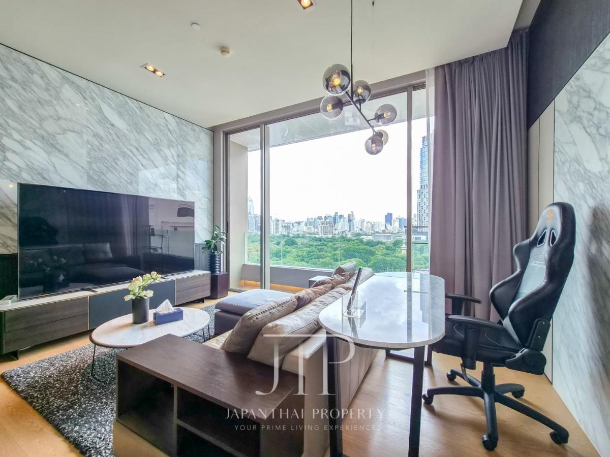 *Saladaeng One*  Rent: 55,000THB Lumpini Park view 55sq.m 1bed unit for rent in Saladaeng area. 