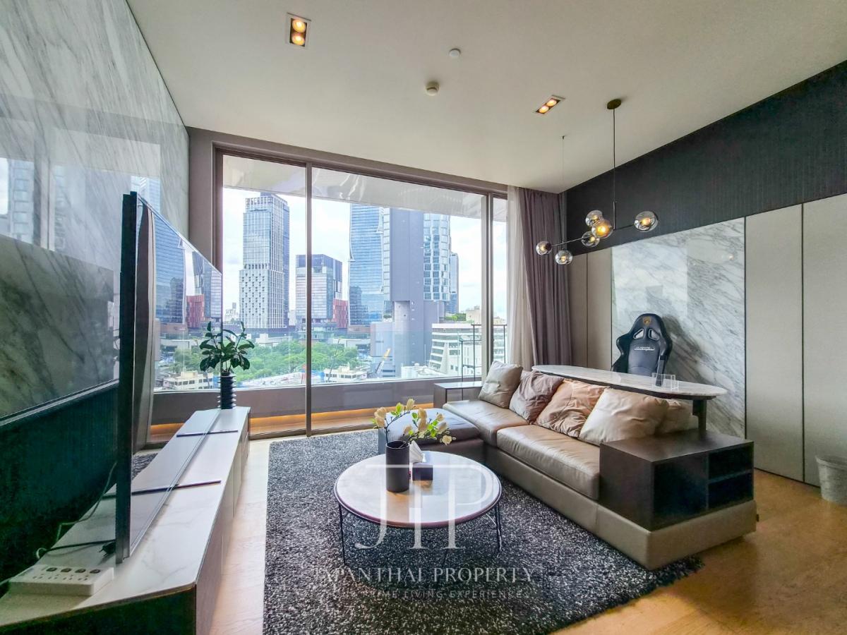 *Saladaeng One*  Rent: 55,000THB Lumpini Park view 55sq.m 1bed unit for rent in Saladaeng area. 